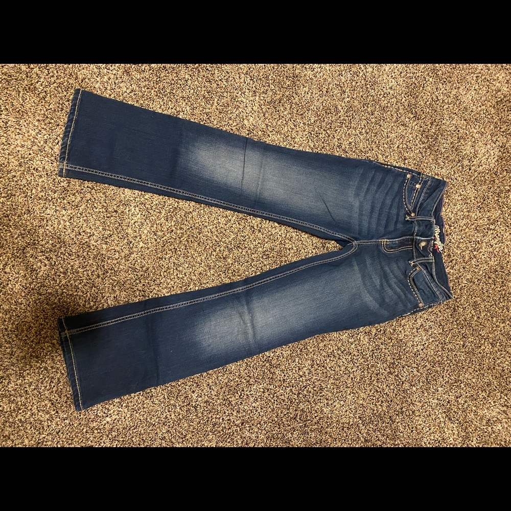 Wrangler boot cut size 1/2x32. Barely worn.